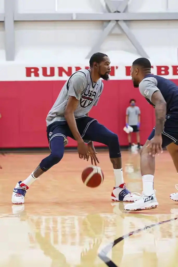 季后赛首轮, 锋线升级 季后赛首轮, 锋线升级