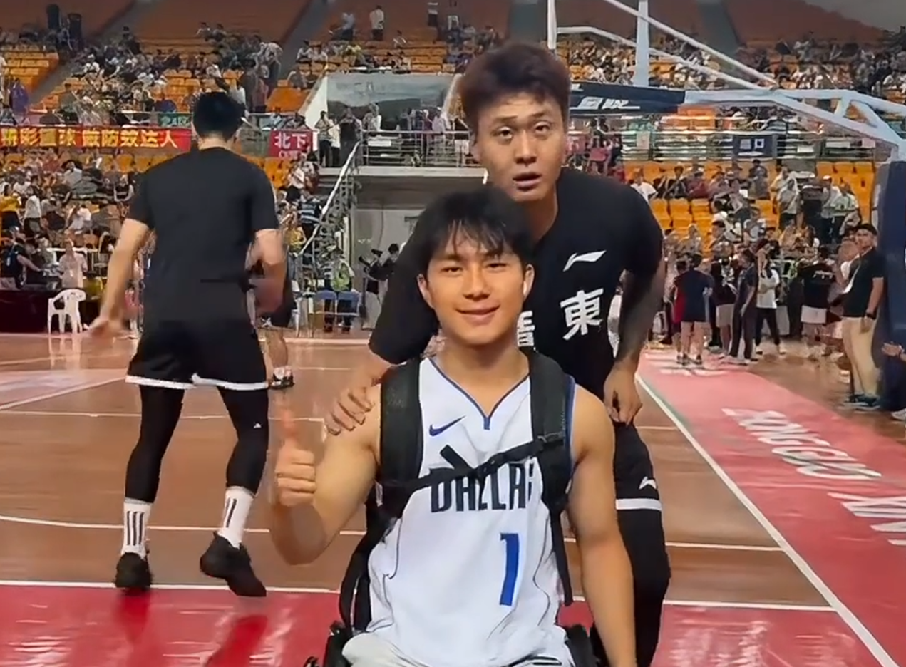 很善心, 的背景对他 很善心, 的背景对他