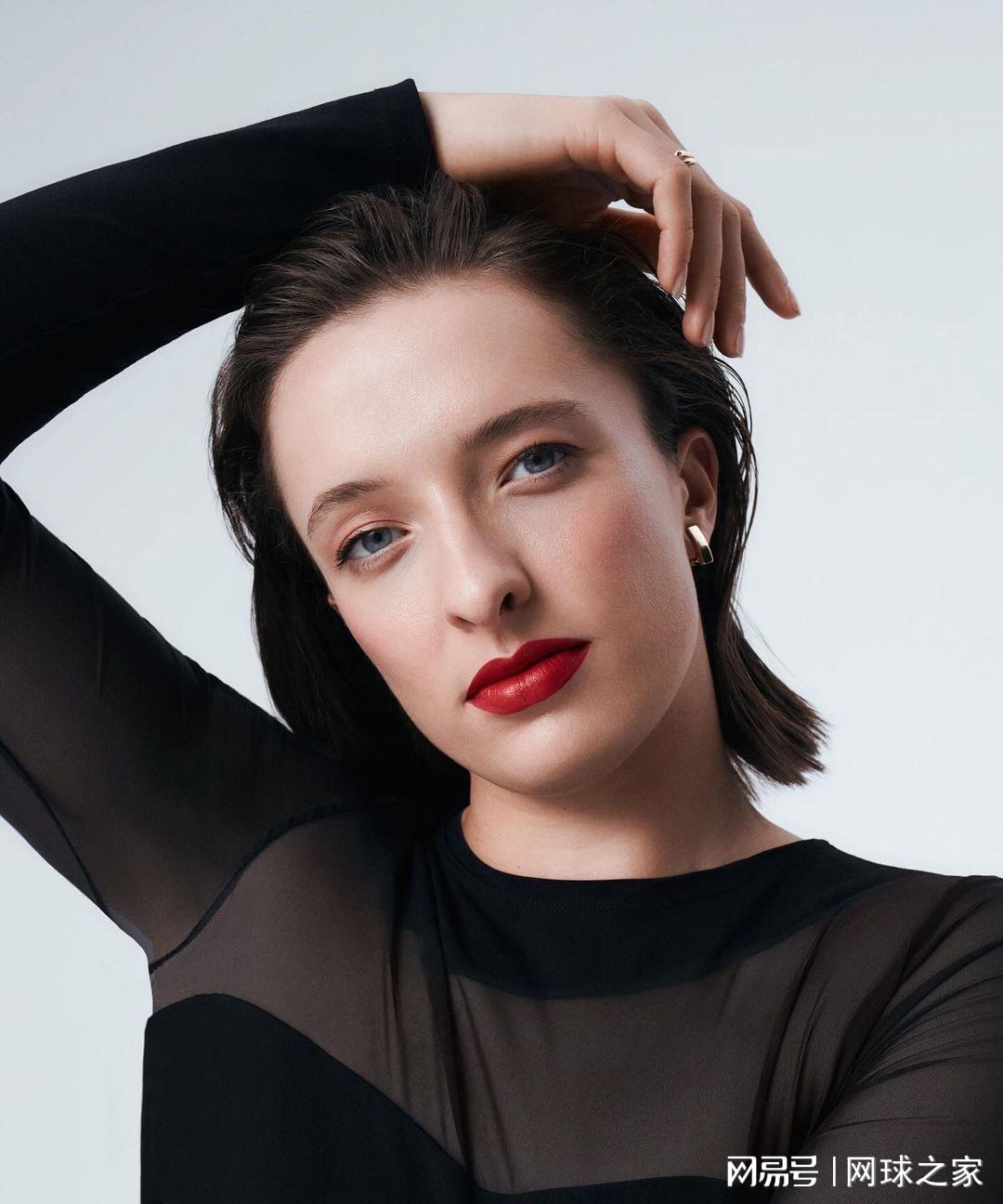 她的网球不, 上不见奢侈 她的网球不, 上不见奢侈