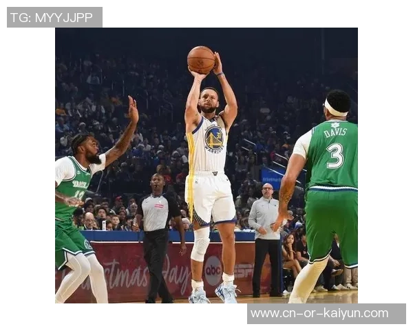 又是勇三疯一波流!库里仅25分钟19+8打卡 谁还言勇士阵型懦弱?